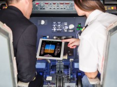 FAA Evaluates Tablets as an Upgrade to Traditional Cockpit Controls